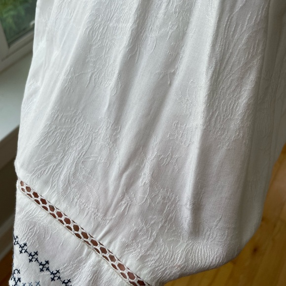 Knox Rose Pink Blue Floral Embroidered White Flowy Top Size Small - Picture 6 of 8